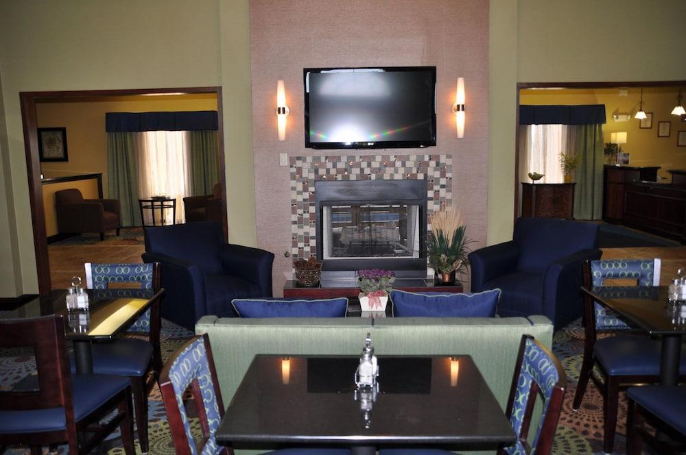 Holiday Inn Express Hotel & Suites Christiansburg By Ihg Buitenkant foto