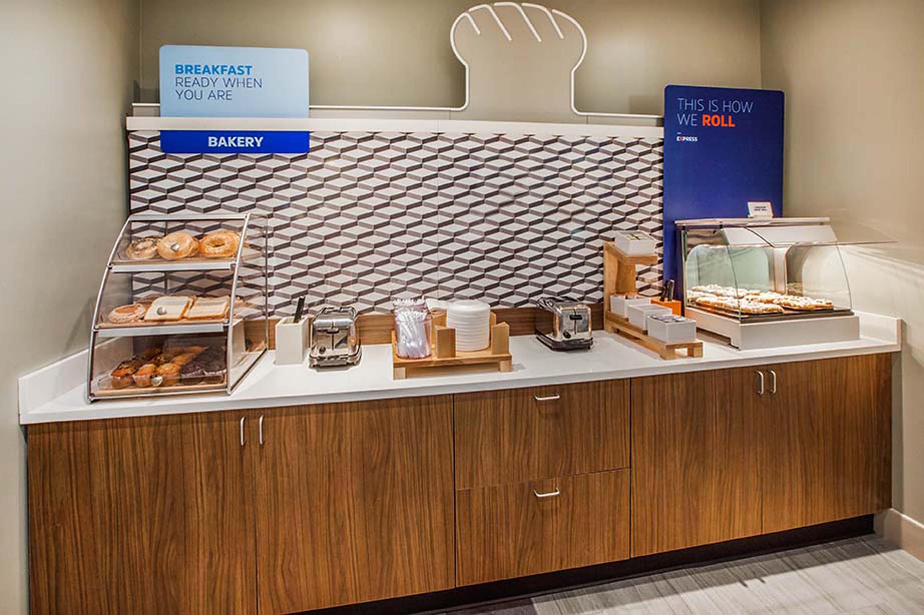 Holiday Inn Express Hotel & Suites Christiansburg By Ihg Buitenkant foto
