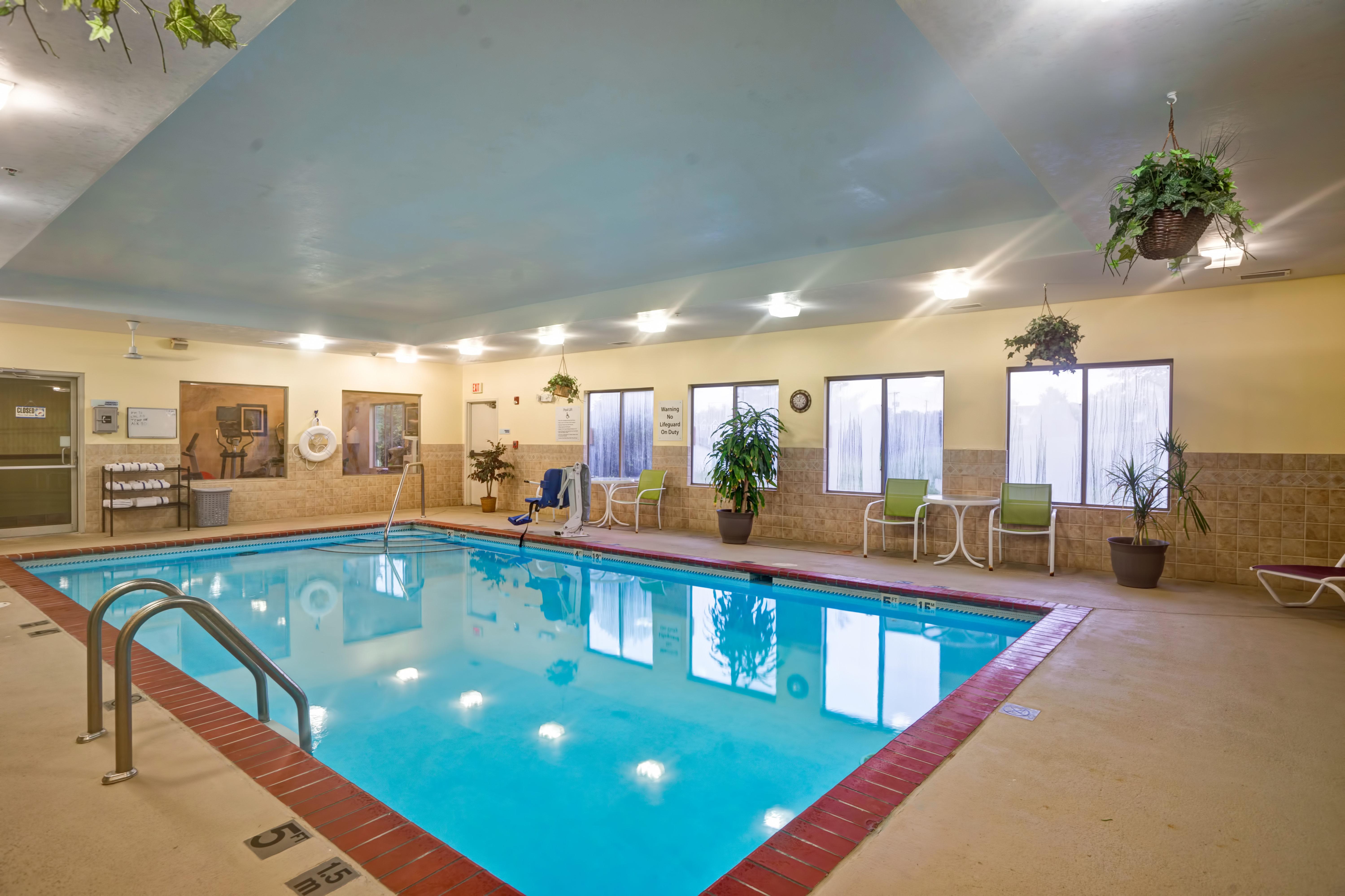 Holiday Inn Express Hotel & Suites Christiansburg By Ihg Buitenkant foto