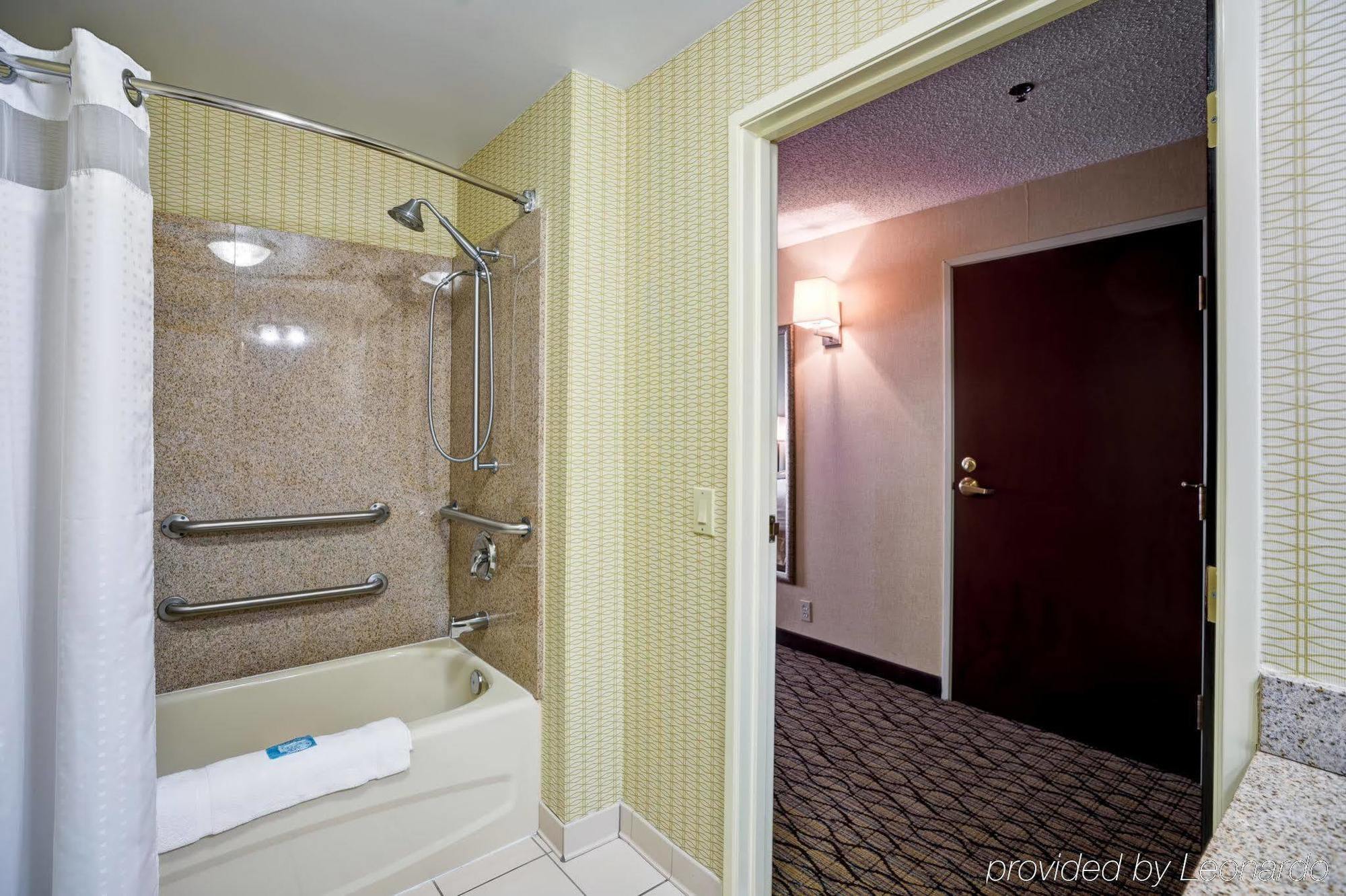 Holiday Inn Express Hotel & Suites Christiansburg By Ihg Buitenkant foto